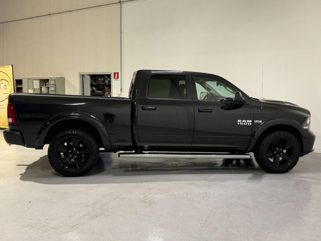 RAM 1500 CREW CAB SPORT- EXTRA LONG - BLACK EDITION