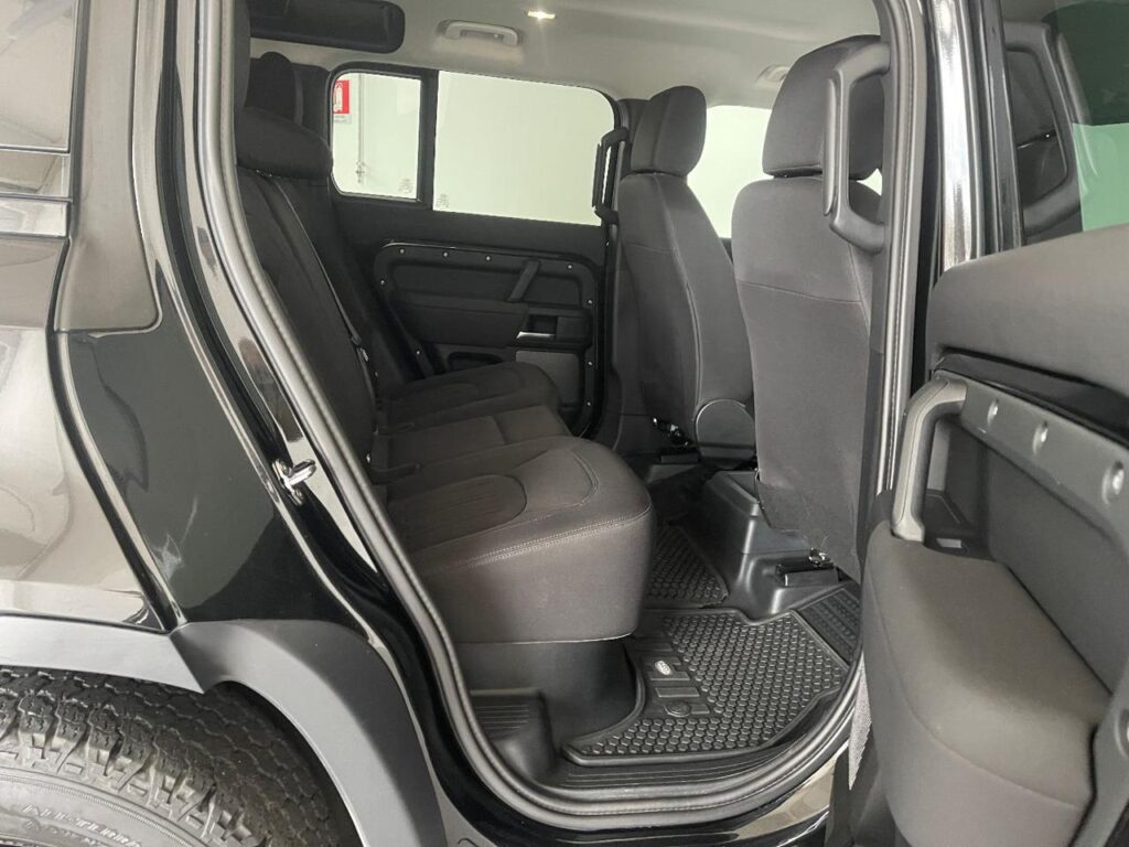 LAND ROVER Defender 110 3.0D I6 200 CV AWD.-- AUTOCARRO --
