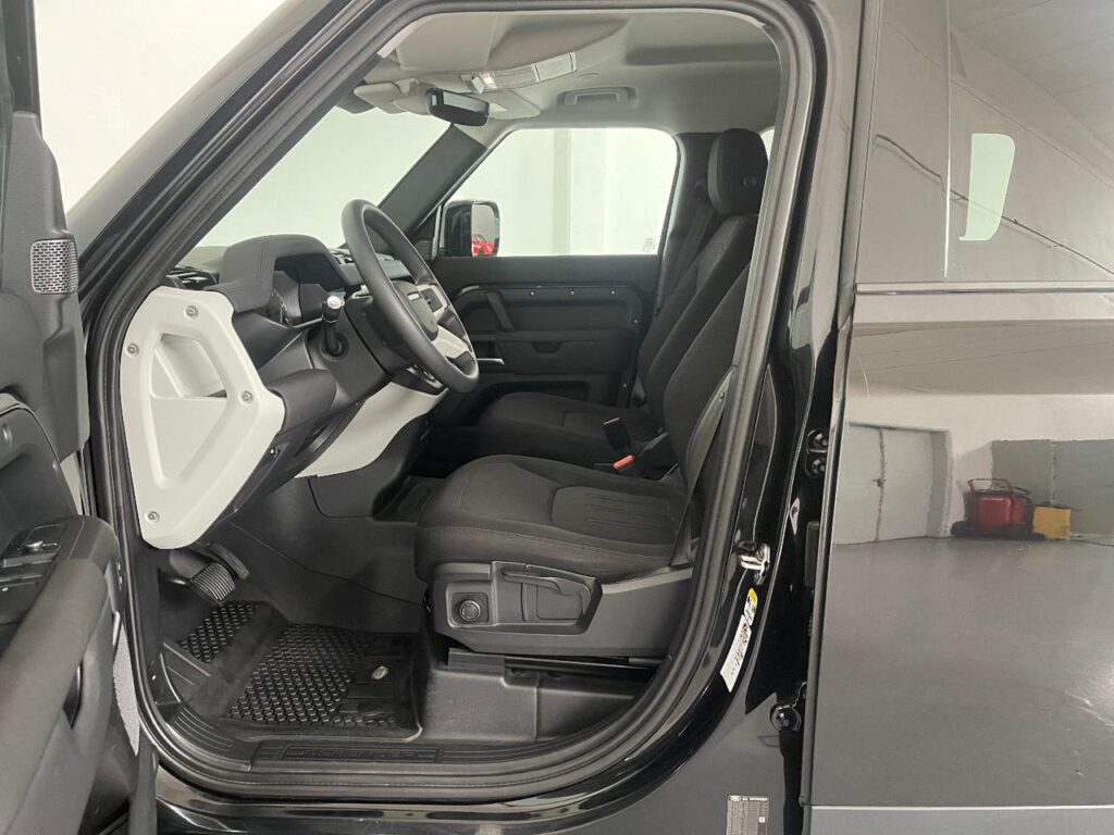 LAND ROVER Defender 110 3.0D I6 200 CV AWD.-- AUTOCARRO --
