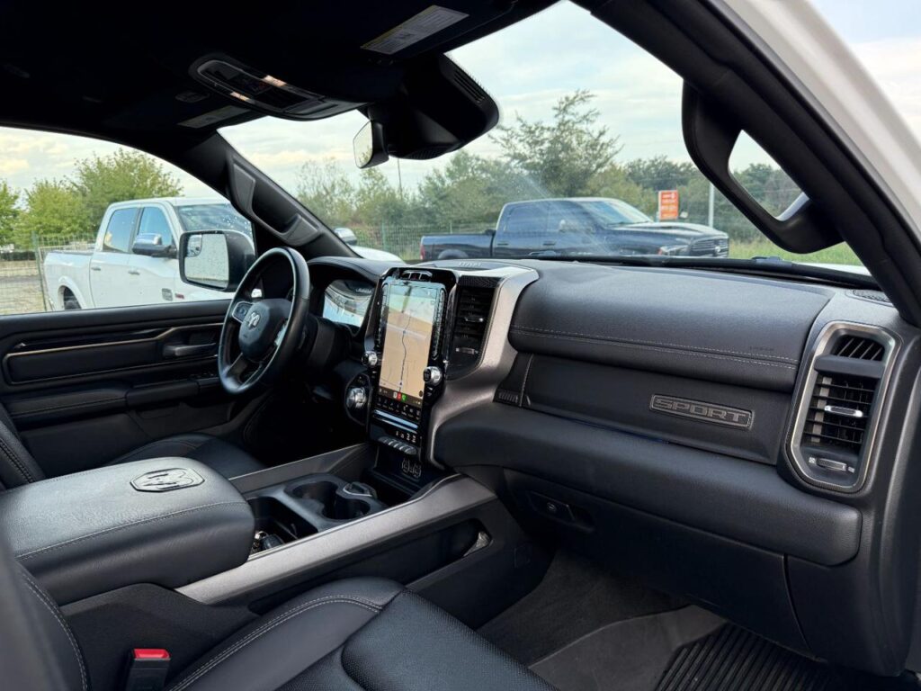 RAM 1500 4x4 5.7  SPORT  NIGHT EDITION - GPL - NAVI 12 "