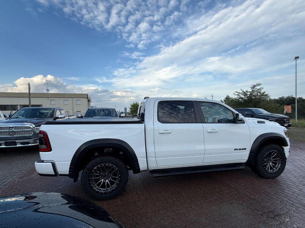 RAM 1500 4x4 5.7  SPORT  NIGHT EDITION - GPL - NAVI 12 "