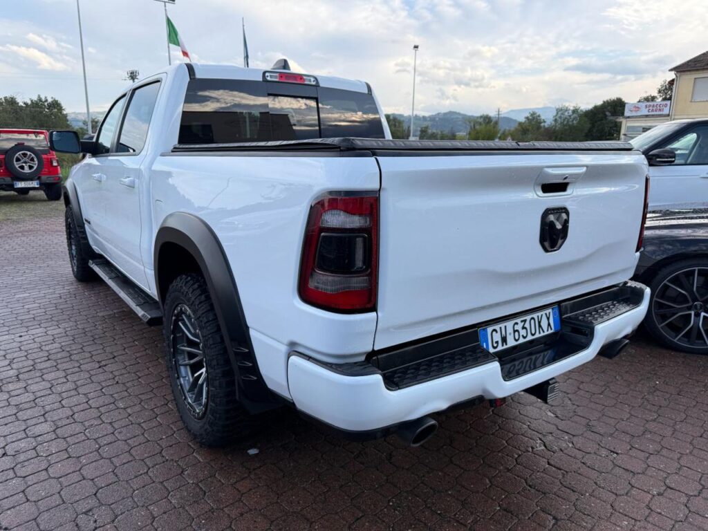 RAM 1500 4x4 5.7  SPORT  NIGHT EDITION - GPL - NAVI 12 "