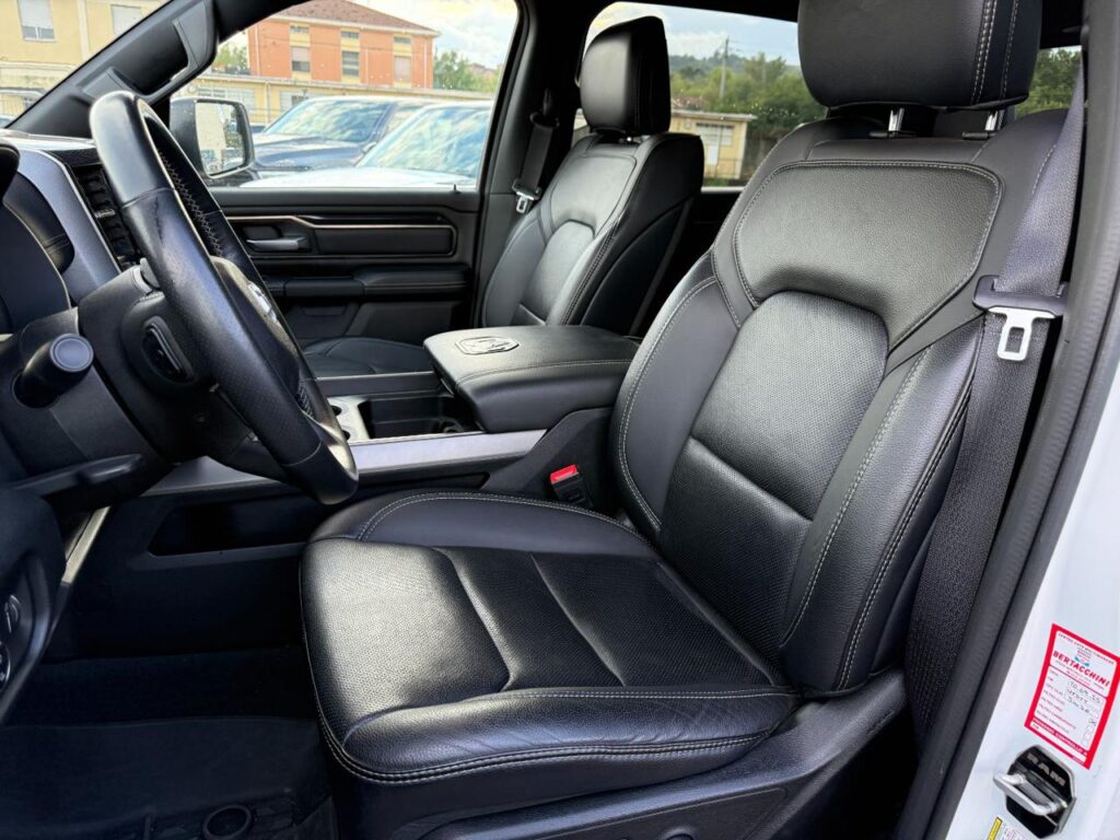 RAM 1500 4x4 5.7  SPORT  NIGHT EDITION - GPL - NAVI 12 "