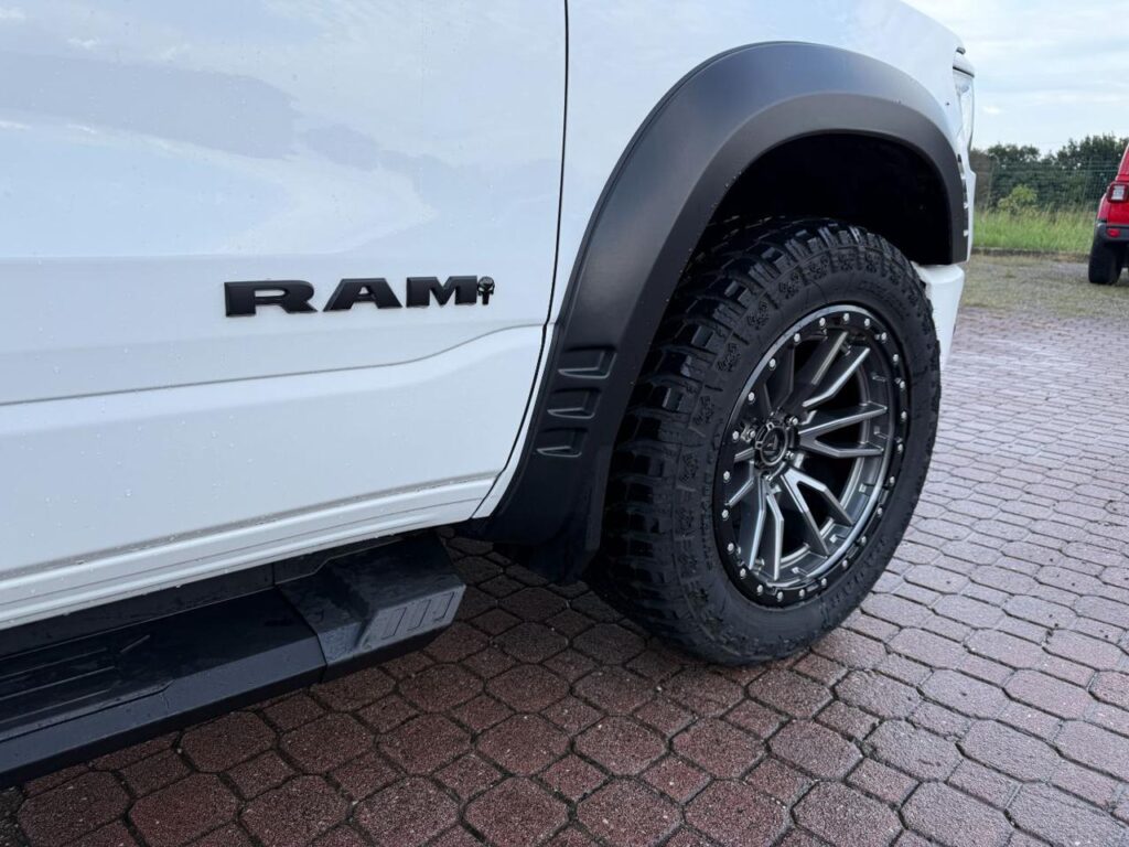 RAM 1500 4x4 5.7  SPORT  NIGHT EDITION - GPL - NAVI 12 "