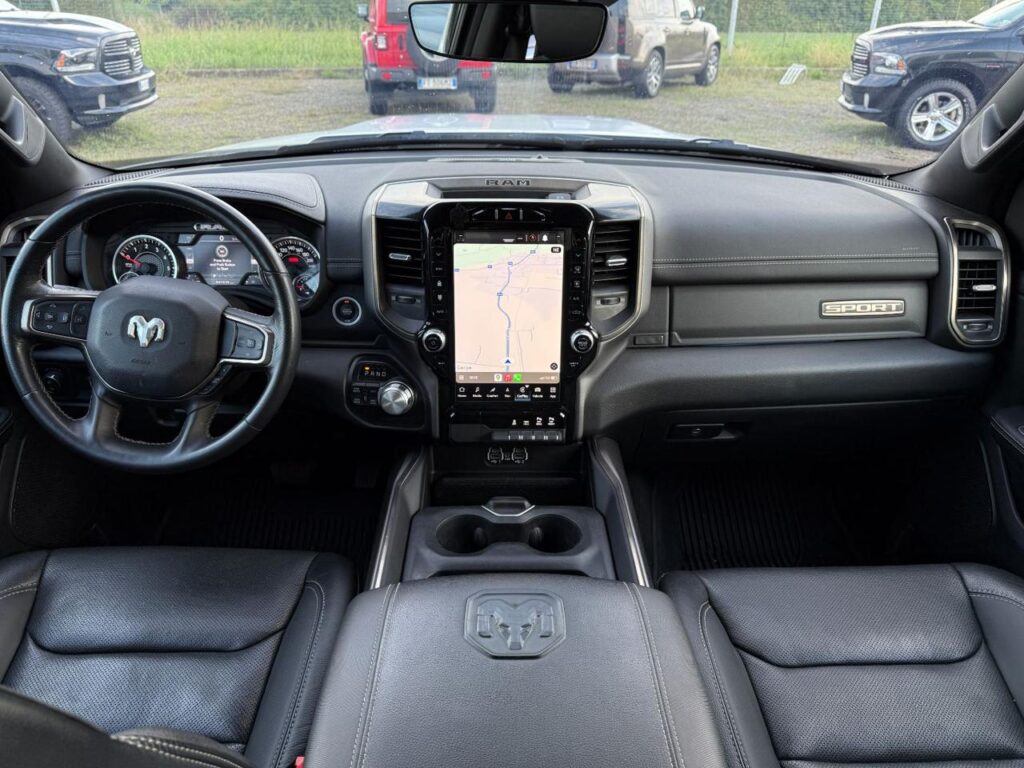 RAM 1500 4x4 5.7  SPORT  NIGHT EDITION - GPL - NAVI 12 "