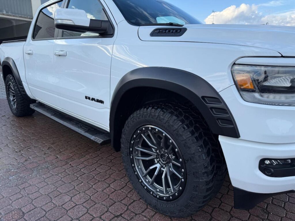 RAM 1500 4x4 5.7  SPORT  NIGHT EDITION - GPL - NAVI 12 "